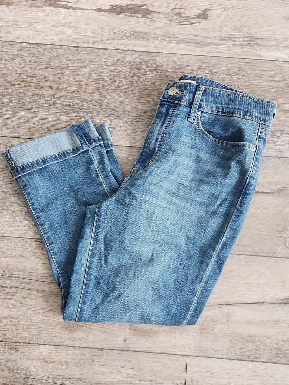 Levi's Mid-Rise Capri Classic Light Blue Women's Jeans